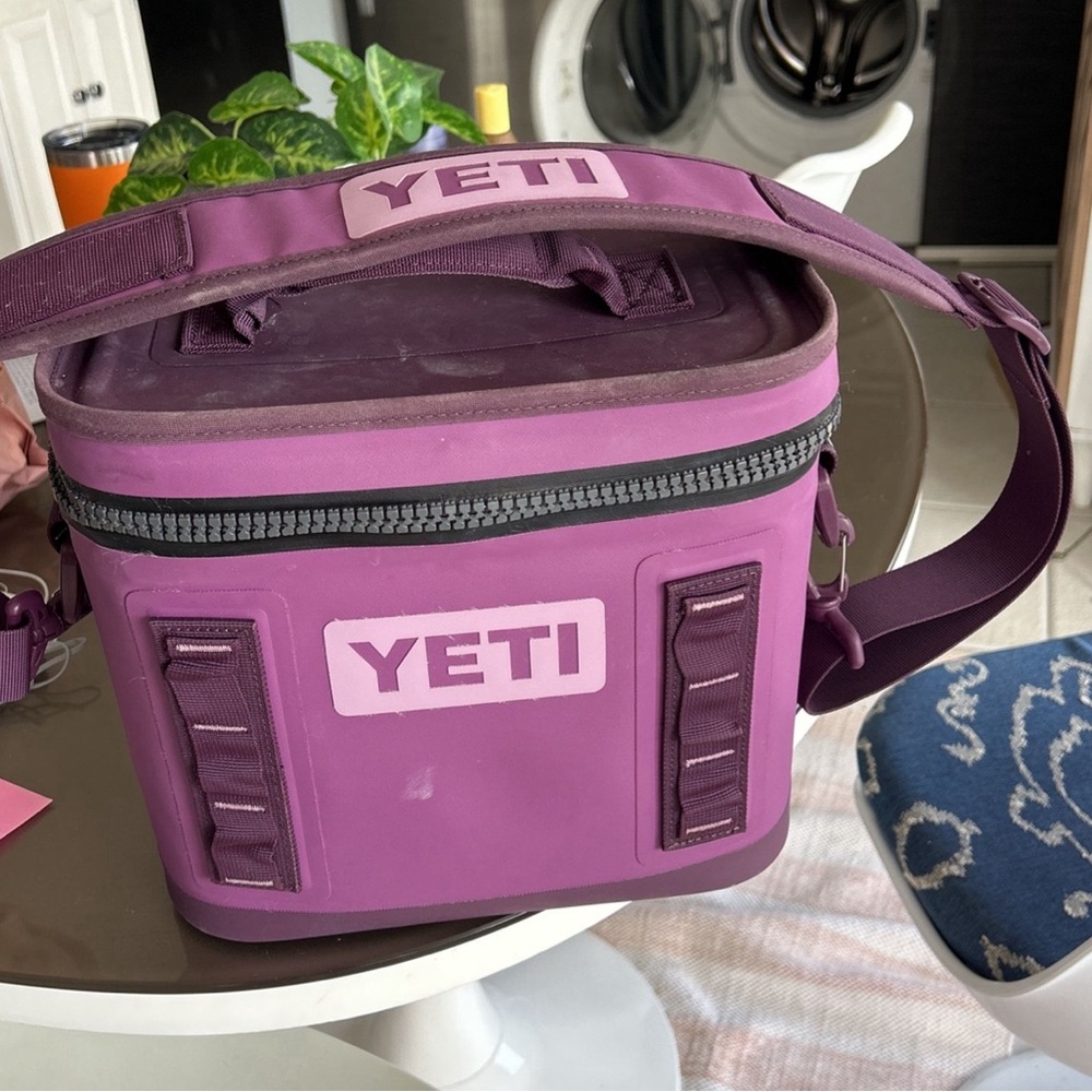 Yeti hopper flip 8